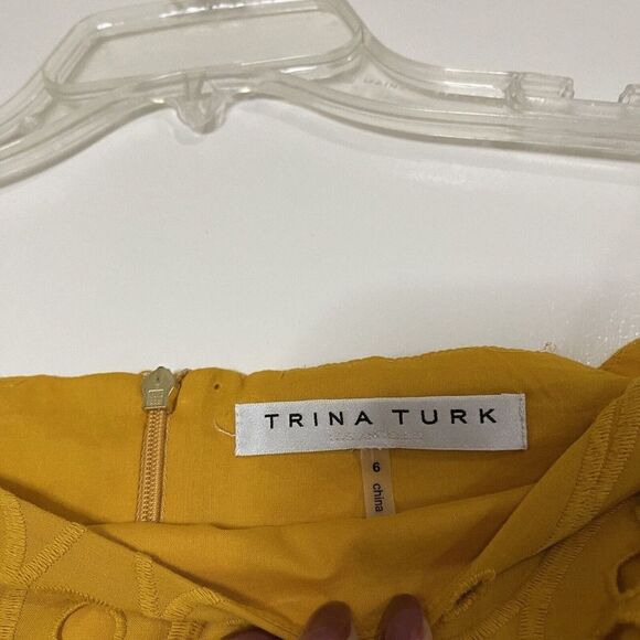 TRINA TURK Yellow lace eyelet off shoulder summer dress size US 6 - Picture 3 of 7